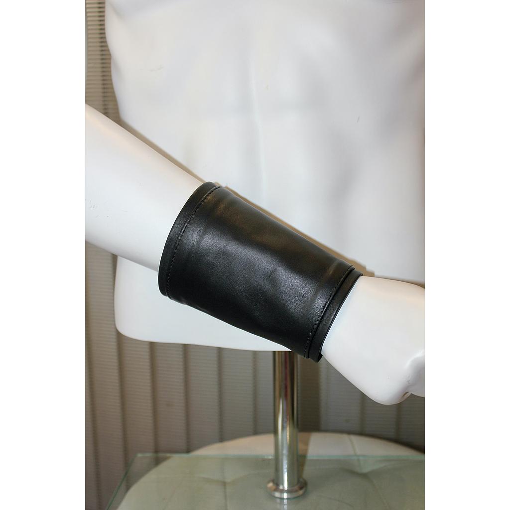 GAYT*GEAR LEATHER GAUNTLET CUFF W/ STRIPE